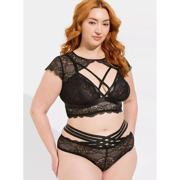 NWT Torrid Black Lace High Neck Strappy Bralette Top Size 4 26 Plus - Picture 3 of 4